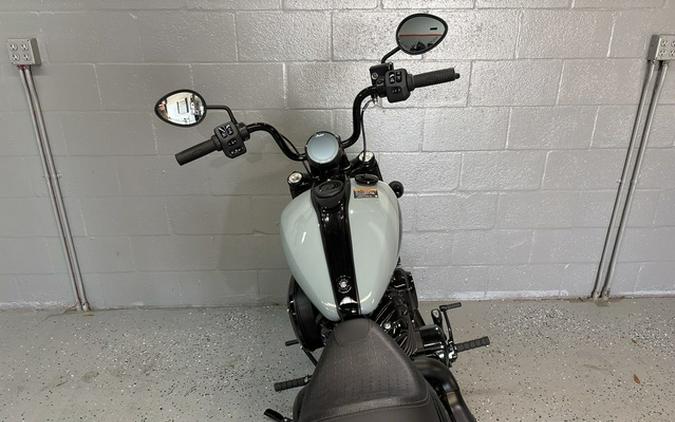 2025 Indian Chief Bobber Dark Horse Storm Gray