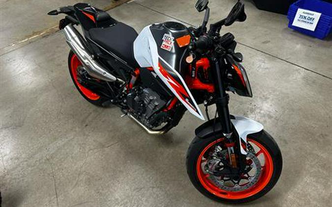 2021 KTM 890 Duke R