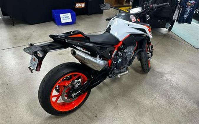 2021 KTM 890 Duke R