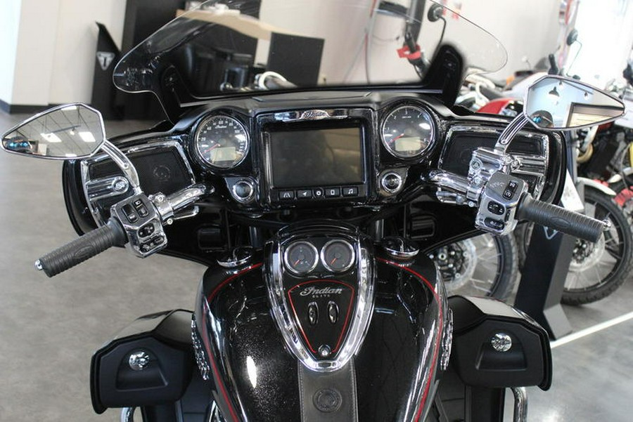 2020 Indian Motorcycle® Roadmaster® Elite Thunder Black Vivid Crystal Over Gunmetal Flake