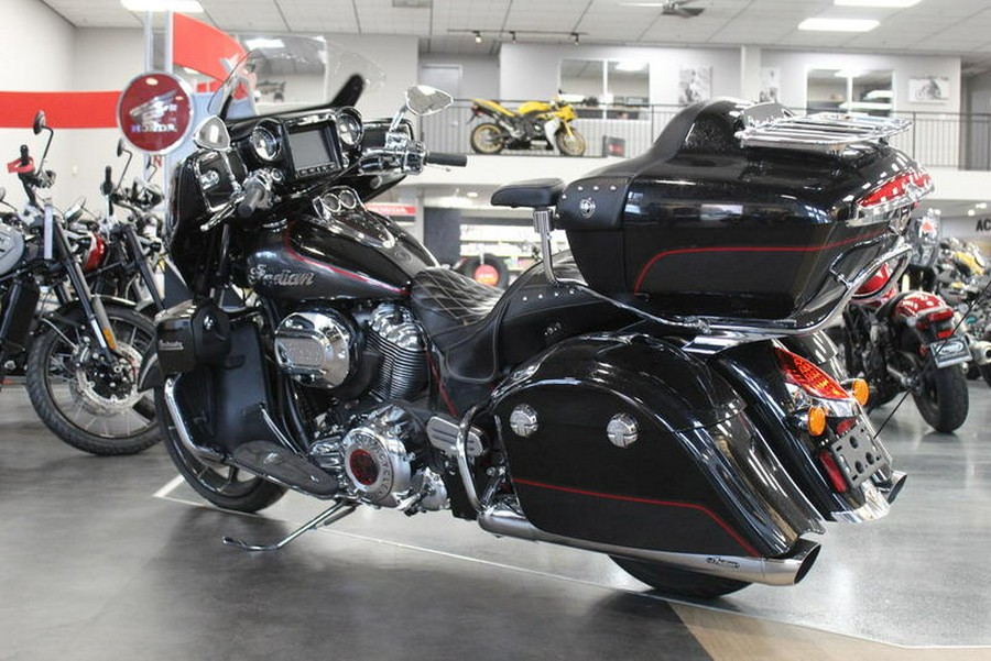 2020 Indian Motorcycle® Roadmaster® Elite Thunder Black Vivid Crystal Over Gunmetal Flake