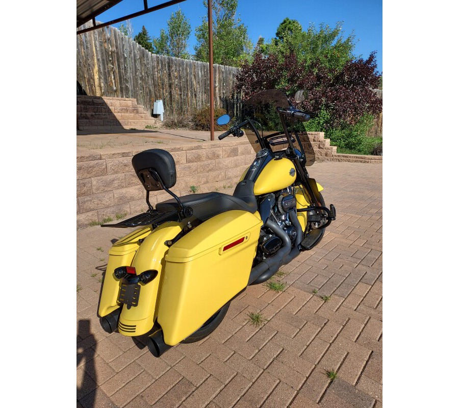 2023 Harley-Davidson Road King Special Industrial Yellow