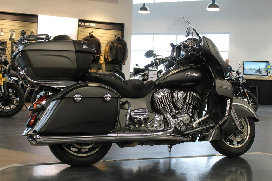 2020 Indian Motorcycle® Roadmaster® Titanium Smoke/Thunder Black Smoke