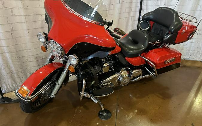 2010 Harley-Davidson Electra Glide® Ultra Limited Scarlet Red/Vivid Black