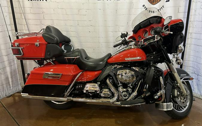 2010 Harley-Davidson Electra Glide® Ultra Limited Scarlet Red/Vivid Black