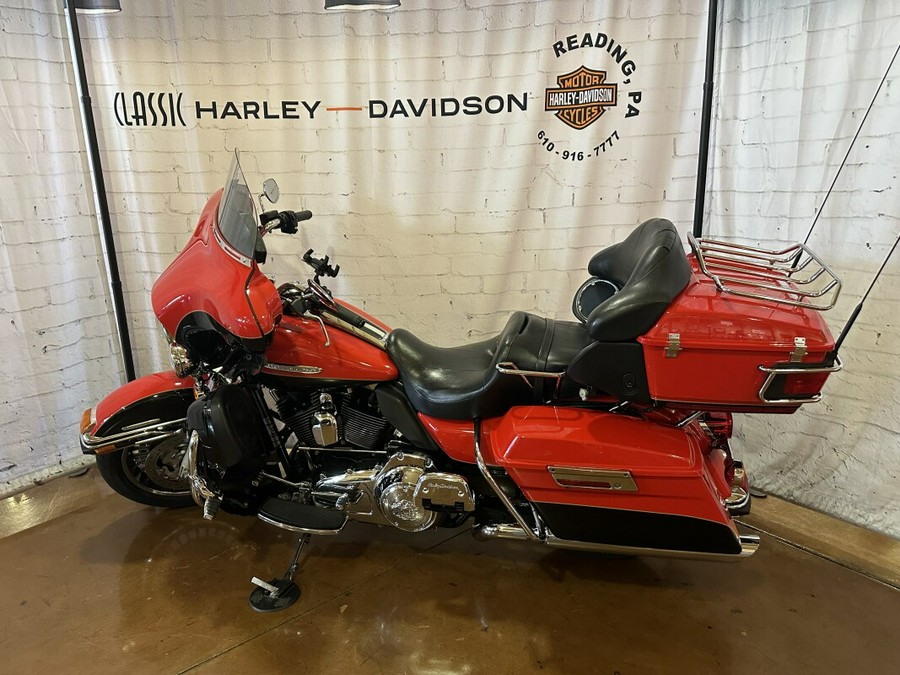 2010 Harley-Davidson Electra Glide® Ultra Limited Scarlet Red/Vivid Black