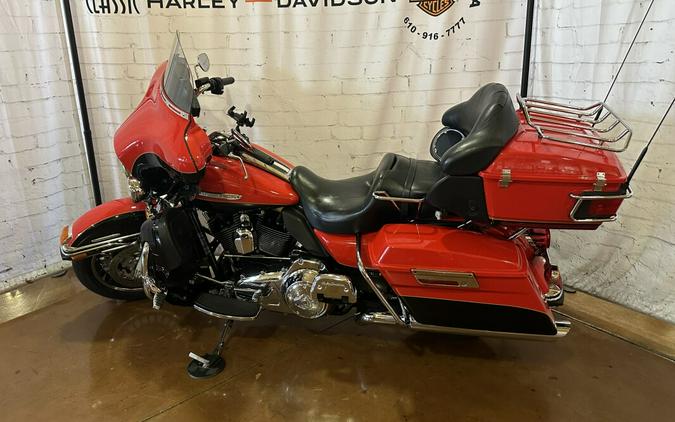 2010 Harley-Davidson Electra Glide® Ultra Limited Scarlet Red/Vivid Black