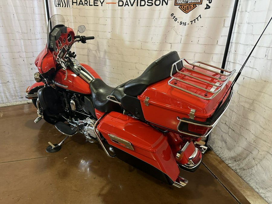 2010 Harley-Davidson Electra Glide® Ultra Limited Scarlet Red/Vivid Black