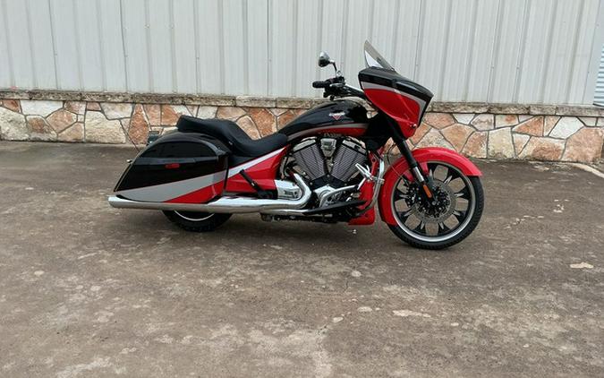 2016 Victory Motorcycles Magnum Suede Pearl White With Black & Silver