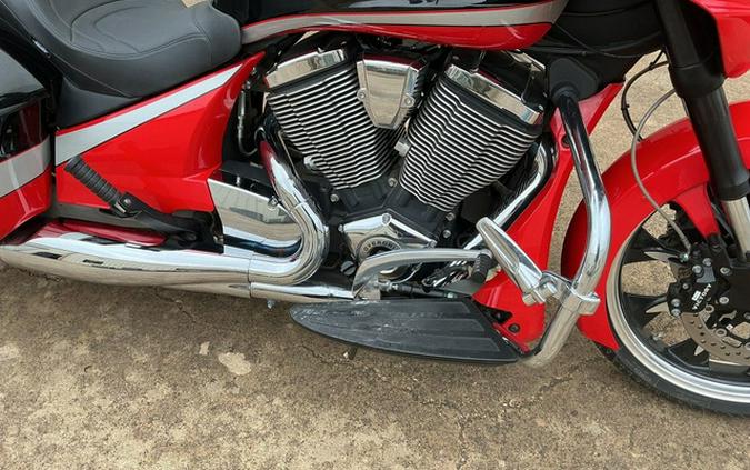 2016 Victory Motorcycles Magnum Suede Pearl White With Black & Silver