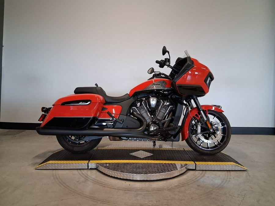 2022 Indian Motorcycle® CHALLENGER DARK HORSE, RED/BLK MTLC, 49ST Dark Horse®