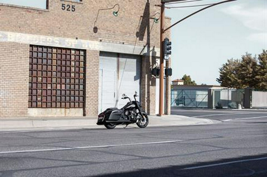 2020 Indian Motorcycle Springfield® Dark Horse®