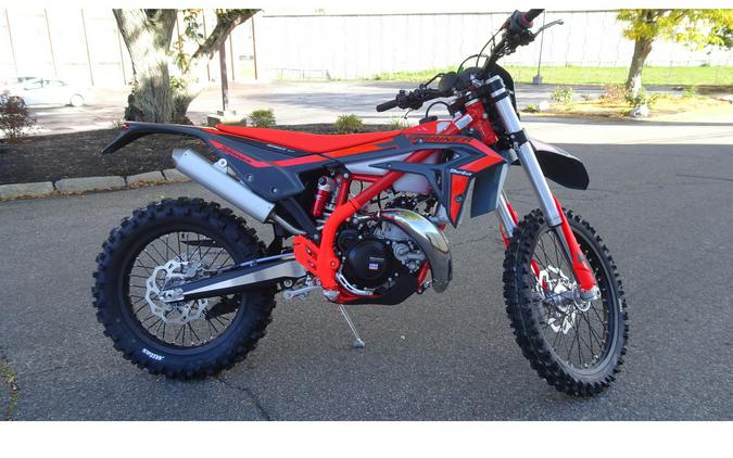 2025 Beta 250 Xtrainer Review [16 Fast Facts]