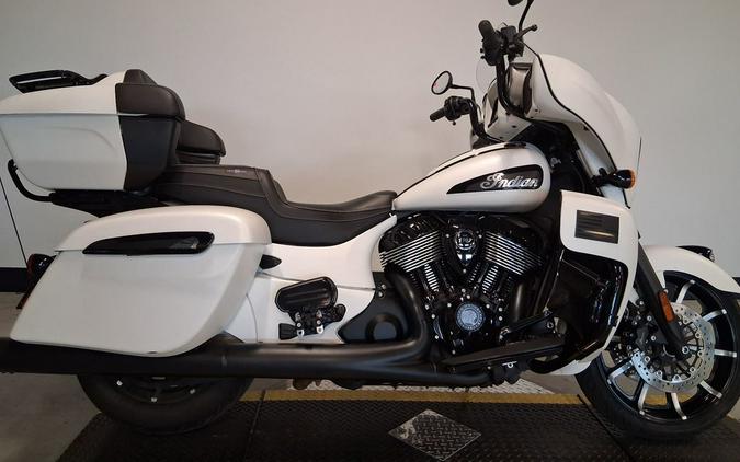 2021 Indian Motorcycle® ROADMASTER DARK HORSE, WHITE SMK, 49ST Dark Horse®