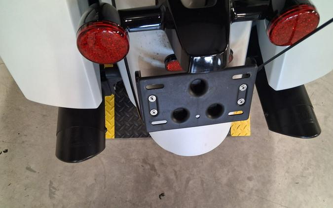 2021 Indian Motorcycle® ROADMASTER DARK HORSE, WHITE SMK, 49ST Dark Horse®