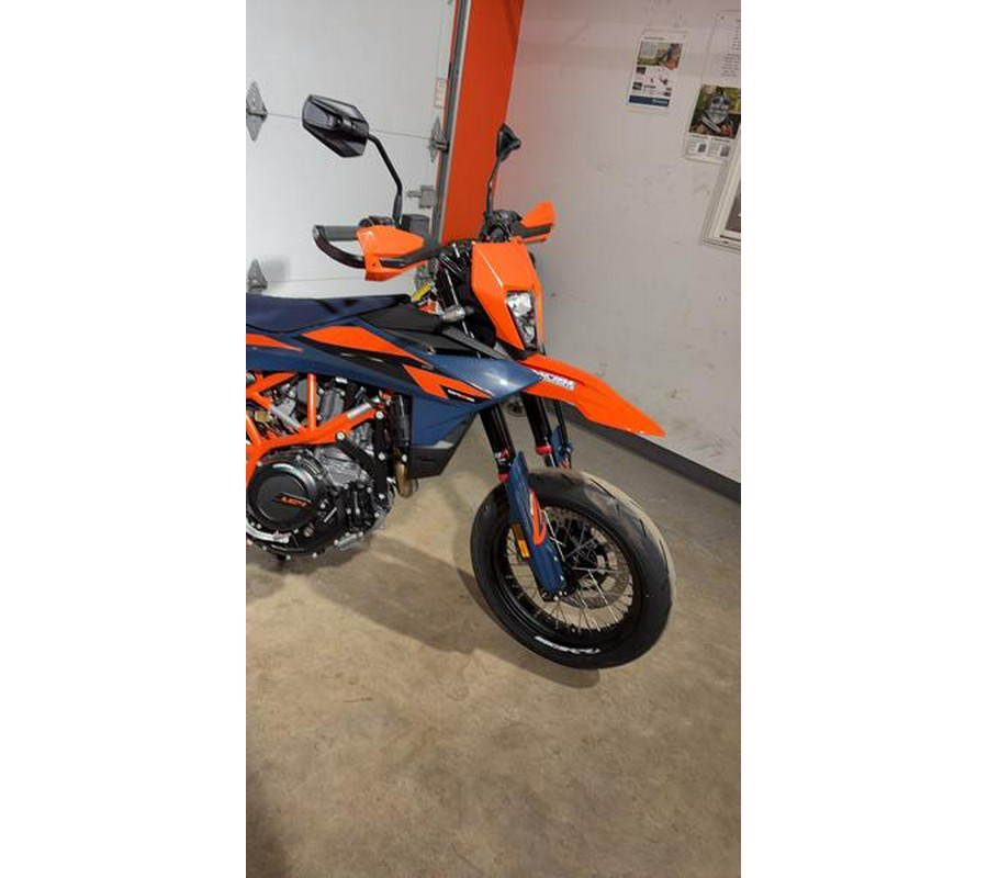 2026 KTM 690 SMC R