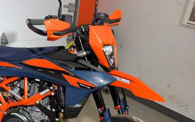 2026 KTM 690 SMC R