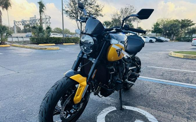 2025 Triumph Trident 660 Cosmic Yellow/Sapphire Black