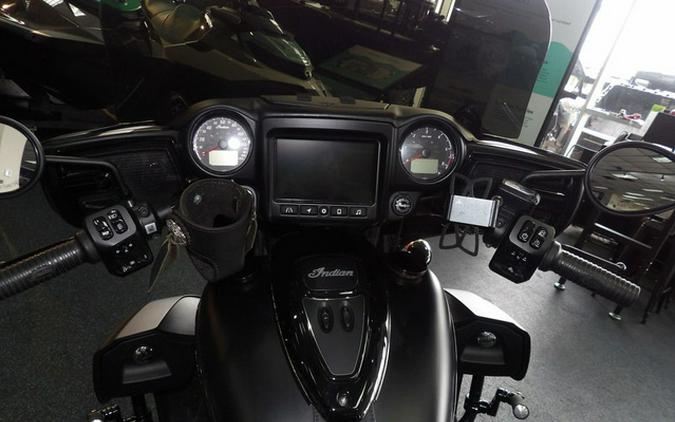 2023 Indian Roadmaster Dark Horse Black Smoke Dark Horse Silver Quartz Smoke