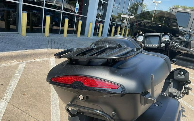 2023 Indian Roadmaster Dark Horse Black Smoke Dark Horse Silver Quartz Smoke
