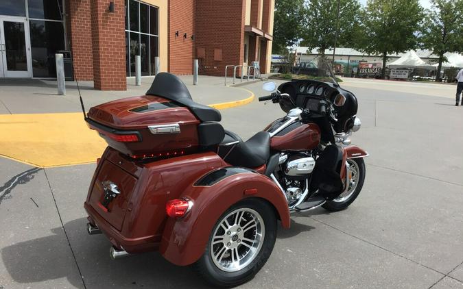 2024 Harley-Davidson Tri Glide Ultra FLHTCUTG