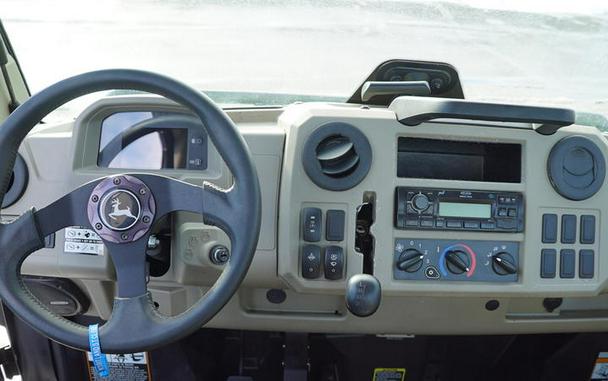 2022 John Deere 3-Passenger Full-Size Crossover Gator™ XUV835R With Deluxe Cab