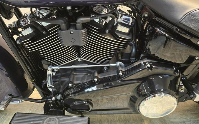 2026 Harley-Davidson® Heritage Classic Purple Abyss Black Cast Wheels FLHC