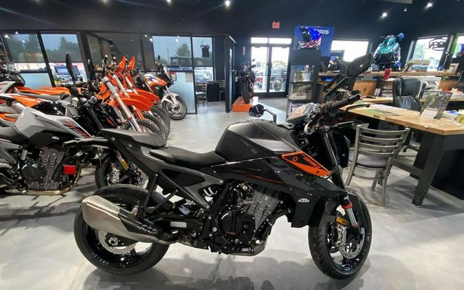 2024 KTM 990 Duke