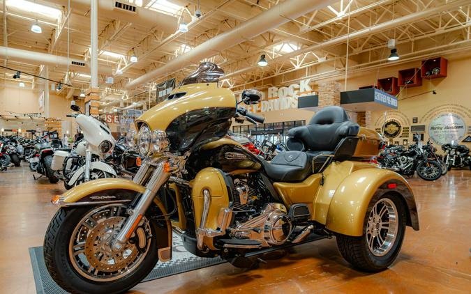 2017 Harley-Davidson Tri Glide Ultra FLHTCUTG