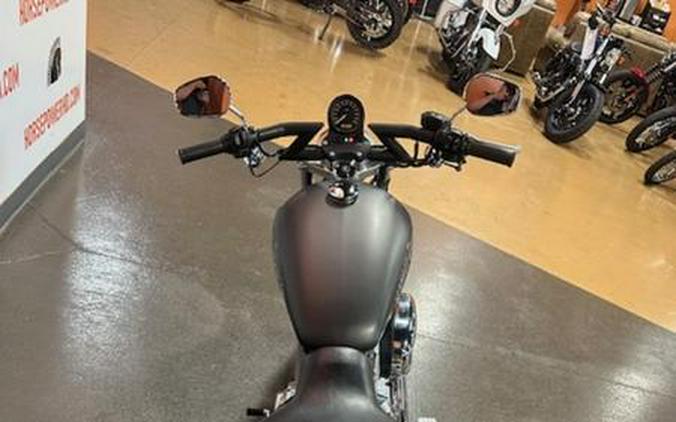 2011 Harley-Davidson® XL883L - Sportster® SuperLow®