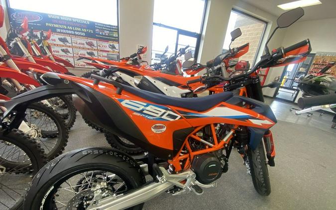 2024 KTM 690 SMC R