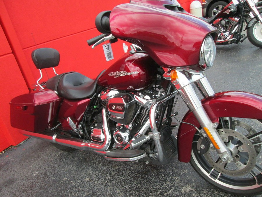 2017 Harley-Davidson® FLHX - Street Glide®