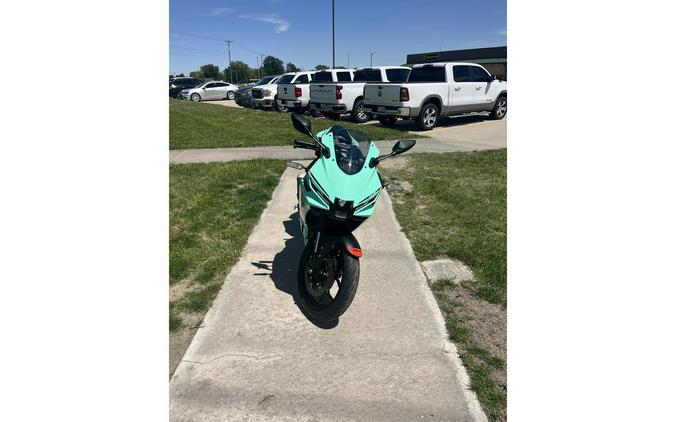 2026 YZF R3 - Yamaha