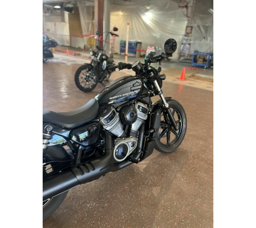 RH975 2022 Nightster