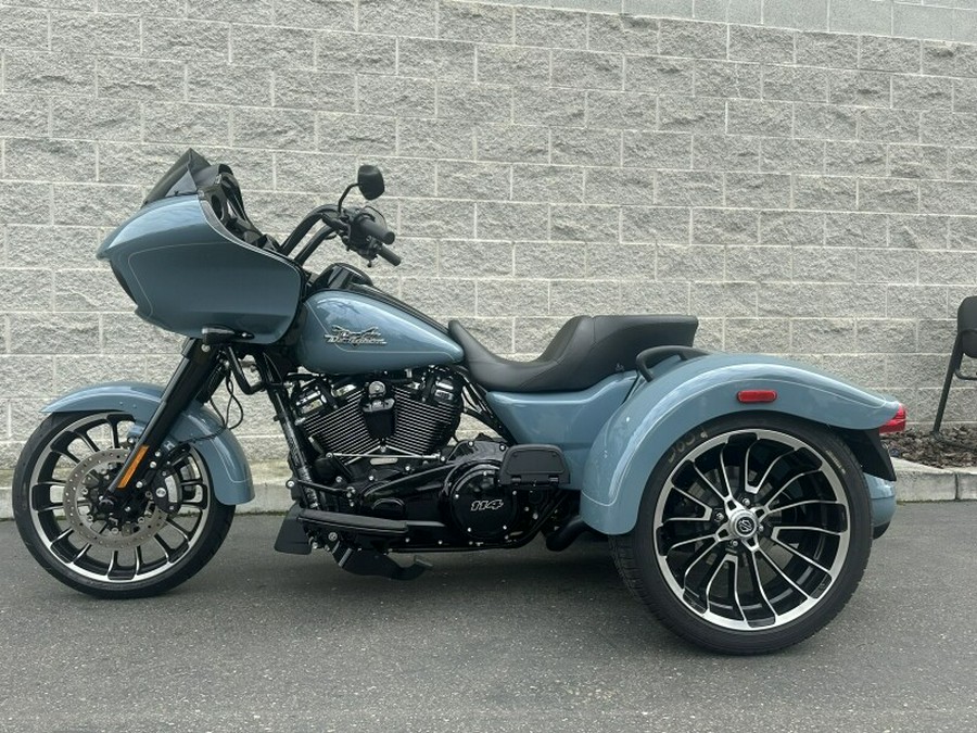 2024 Harley-Davidson® Road Glide® 3 Sharkskin Blue - Black Finish