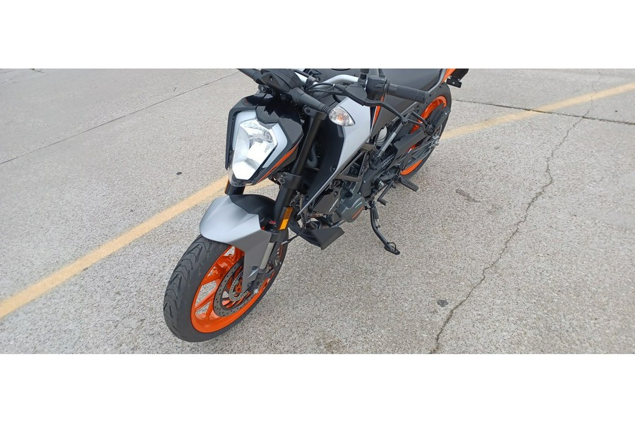 2023 KTM DUKE 200