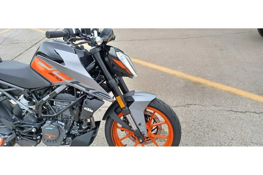 2023 KTM DUKE 200