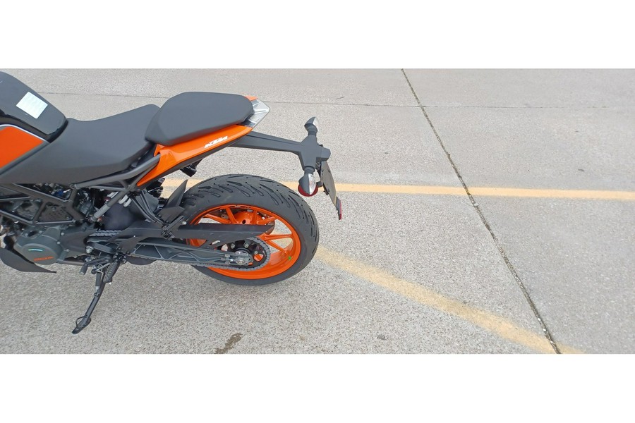 2023 KTM DUKE 200