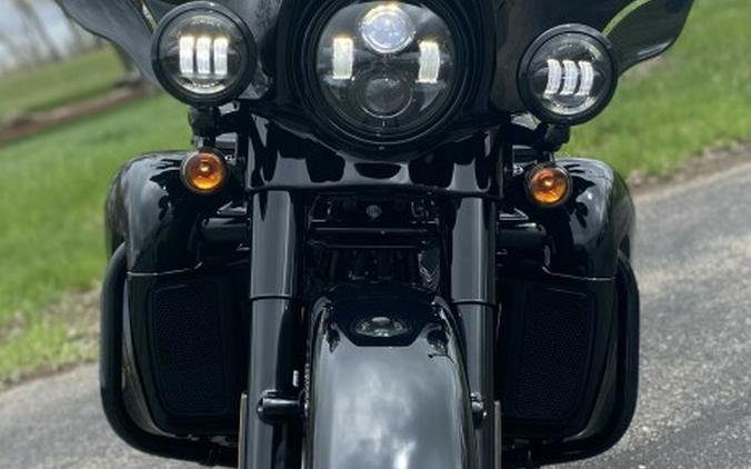 2024 Harley-Davidson Ultra Limited Vivid Black - Black Finish