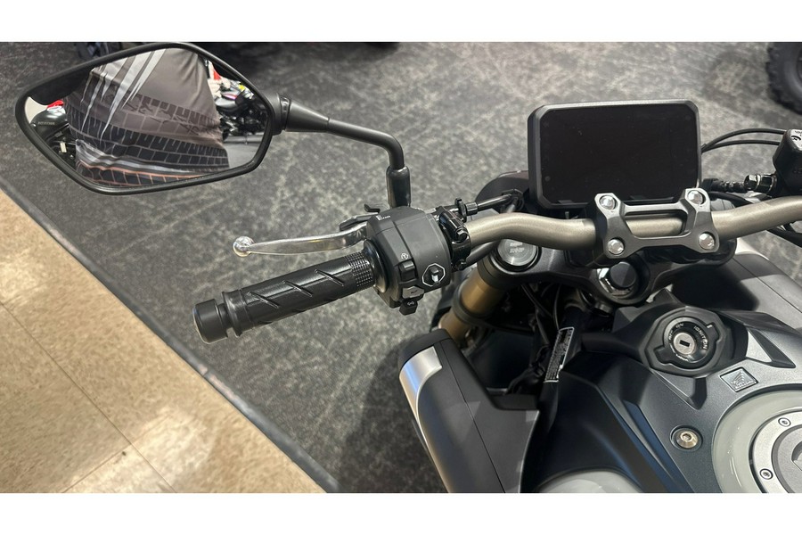 2025 CB650R E-Clutch - Honda