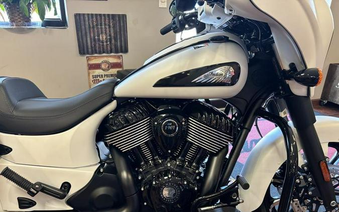 2024 Indian Motorcycle® Chieftain® Dark Horse® w/Powerband Audio Pkg Ghost White Metallic Smoke wit