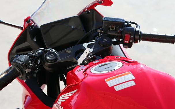 2026 HONDA CBR650R E-CLUTCH