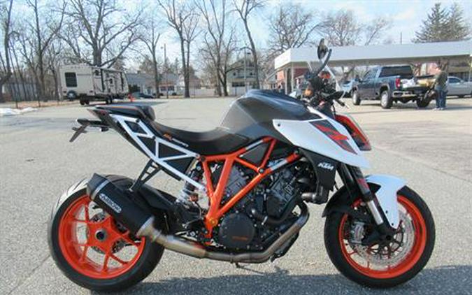 Comparison Ride Review: 2017 Aprilia Tuono V4 1100 vs. 2017 KTM Super Duke 1290 R