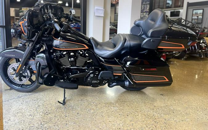 2022 Harley-Davidson Ultra Limited Vivid Black - Black Finish
