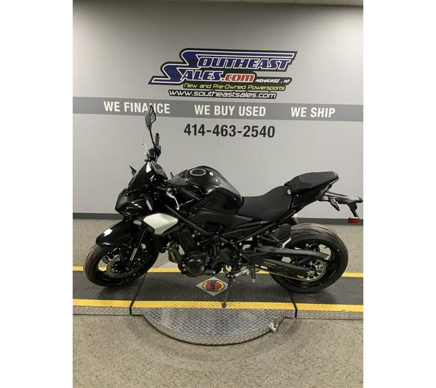 2025 Kawasaki Z900 ABS Metallic Spark Black/Metallic Carbon Gray