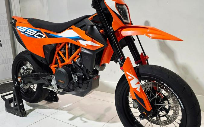 2023 KTM 690 SMC R