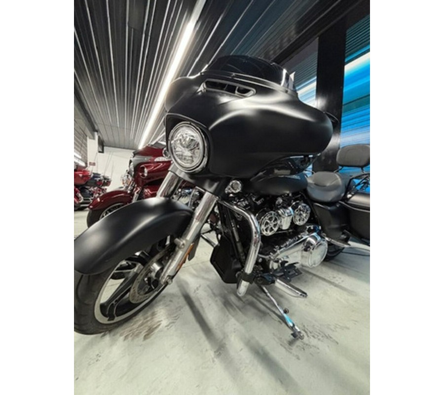 2017 Harley-Davidson FLHXS - Street Glide Special