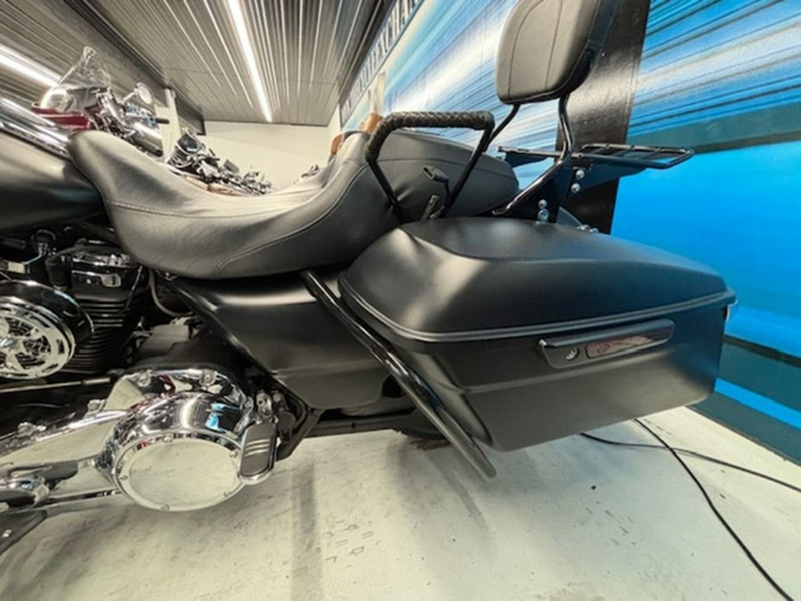 2017 Harley-Davidson FLHXS - Street Glide Special