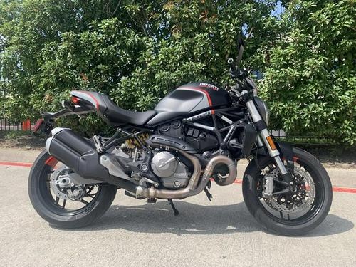 2020 Ducati Monster 821 Stealth Review (15 Fast Facts)