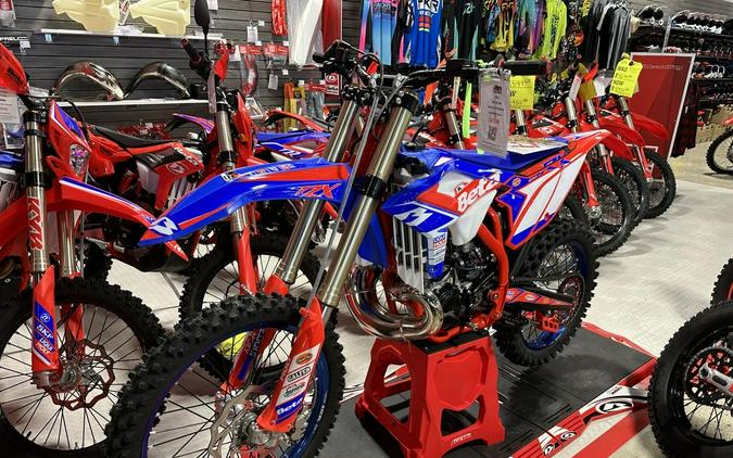 FIRST LOOK! 2024 BETA 300RX MOTOCROSS